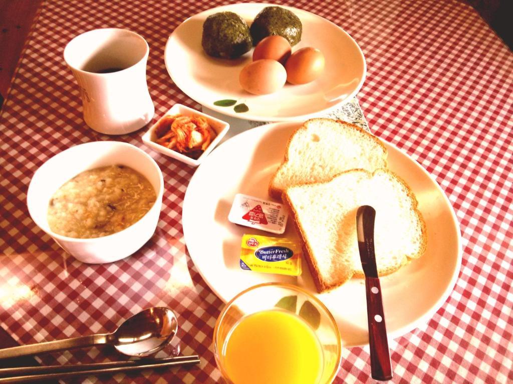 Breakfast At Tiffany'S Pension Seogwipo Værelse billede